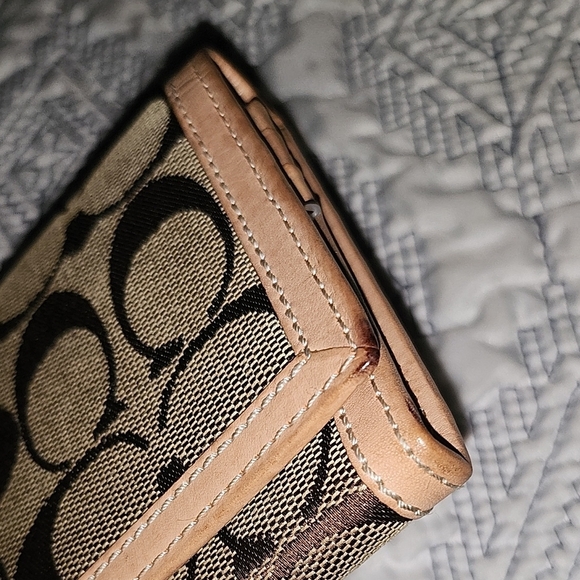 Coach Signature Canvas Wallet - Picture 3 of 9